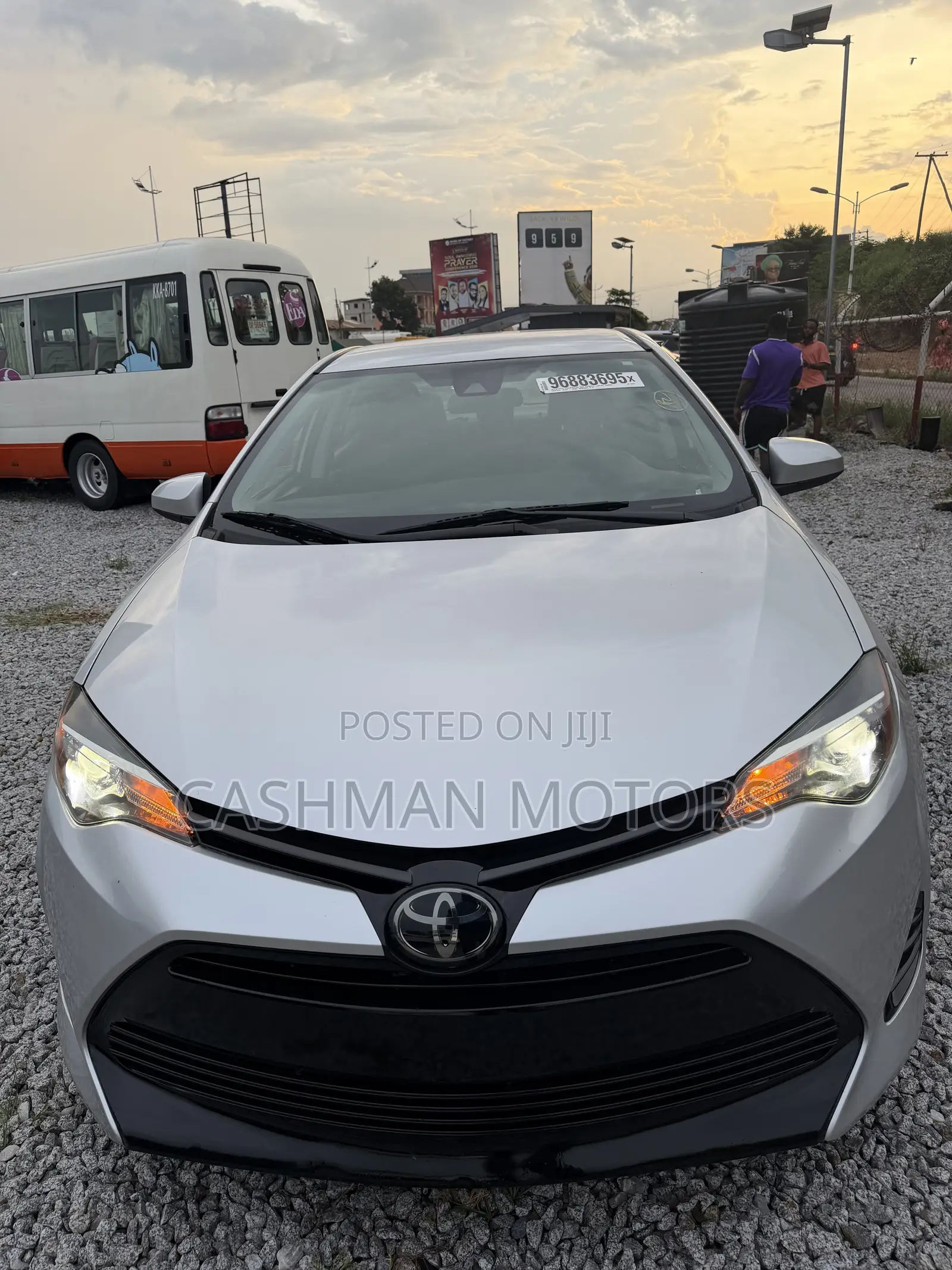 Toyota Corolla LE (1.8L 4cyl 2A) 2018 Silver