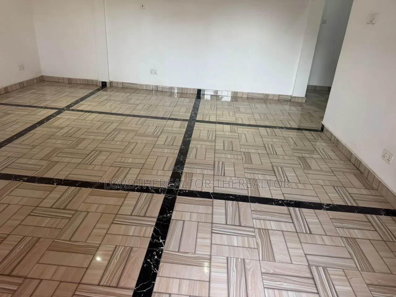 3bdrm Apartment in Ola Achool Area for rent
