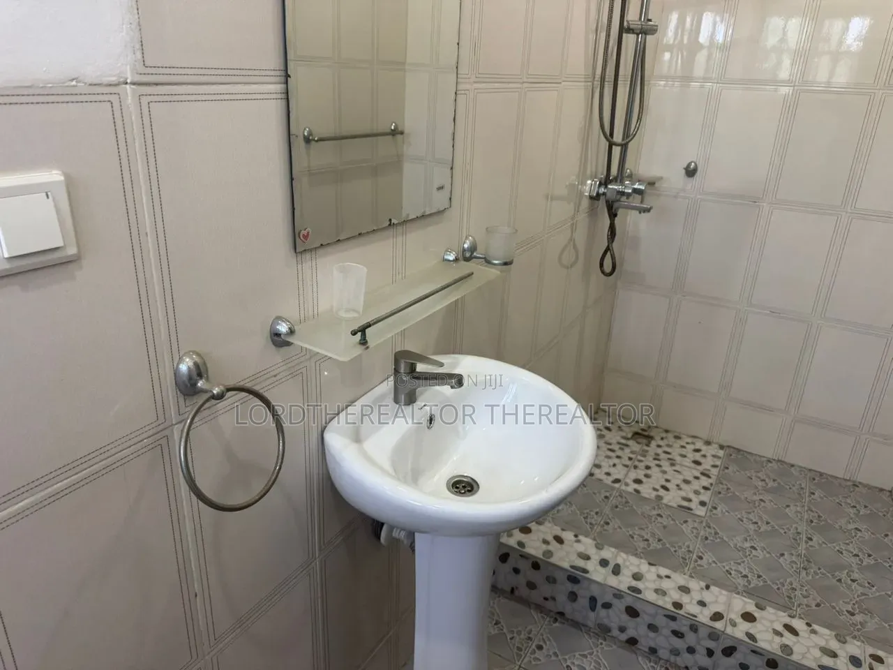 3bdrm Apartment in Ola Achool Area for rent