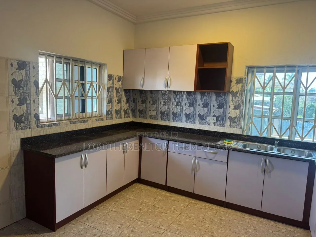 3bdrm Apartment in Ola Achool Area for rent