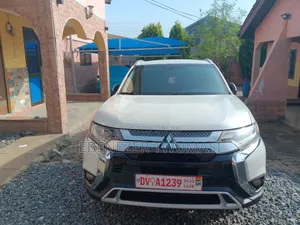 Mitsubishi Outlander SEL FWD 2019 White