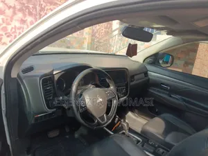 Mitsubishi Outlander SEL FWD 2019 White