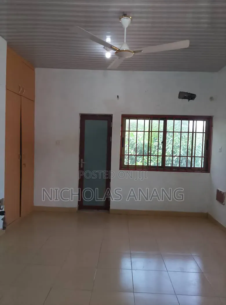 3bdrm Apartment in The Dorns Properties, New Town for rent