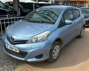 Toyota Vitz 2013 Blue