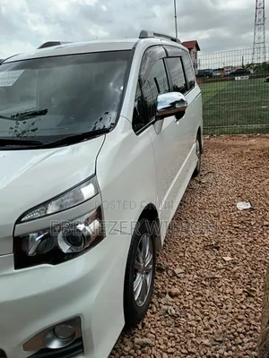 Toyota Voxy 2013 White