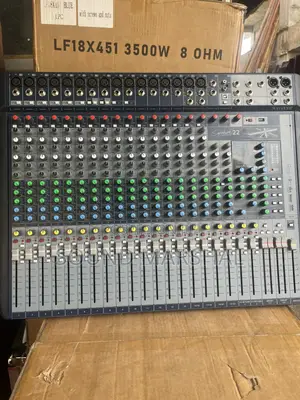 Soundcraft Signature 22 Mixer