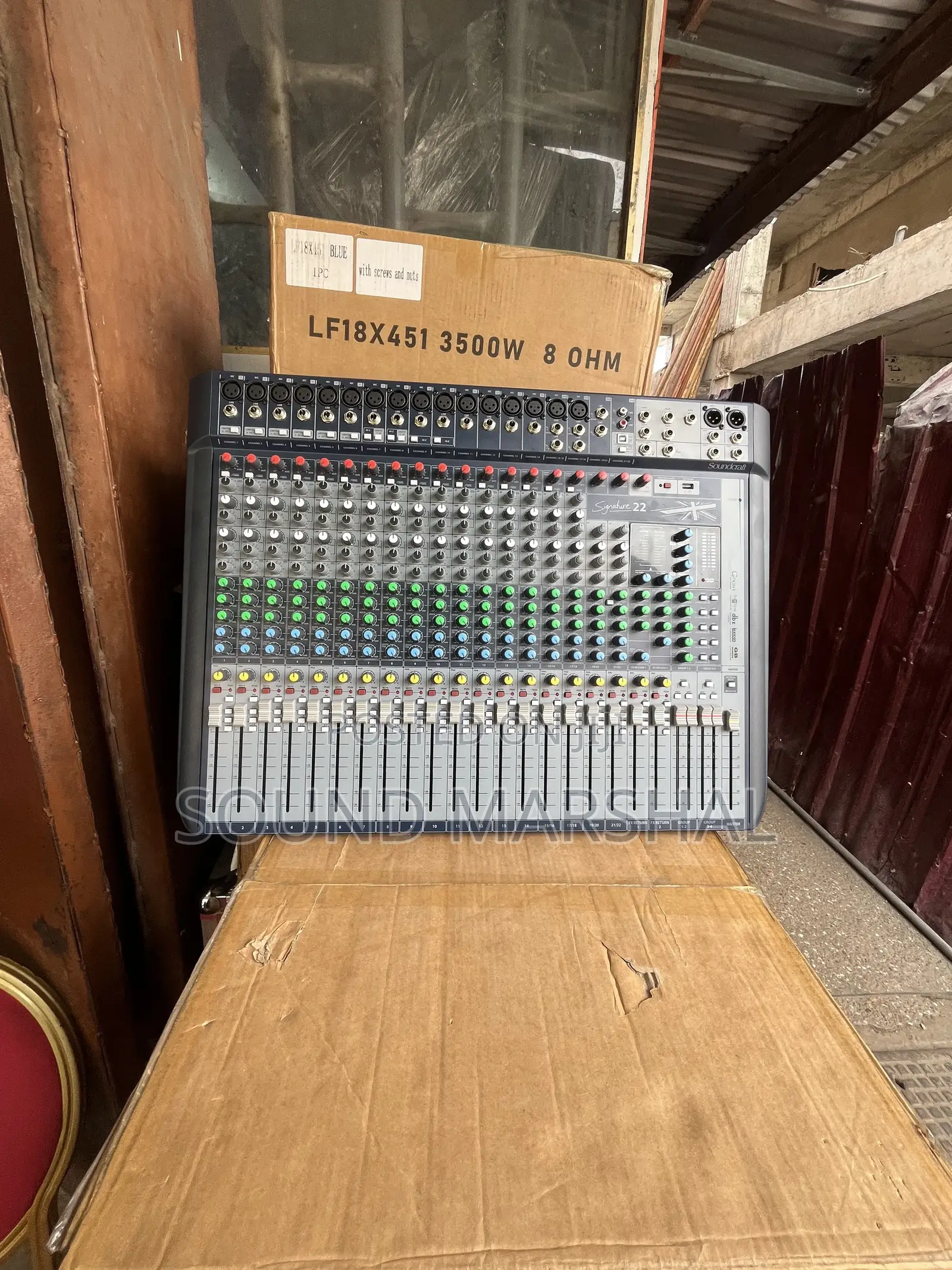 Soundcraft Signature 22 Mixer