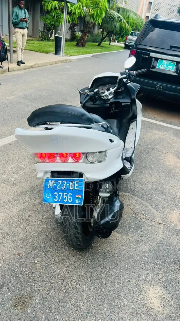Yamaha Majesty 2020 White