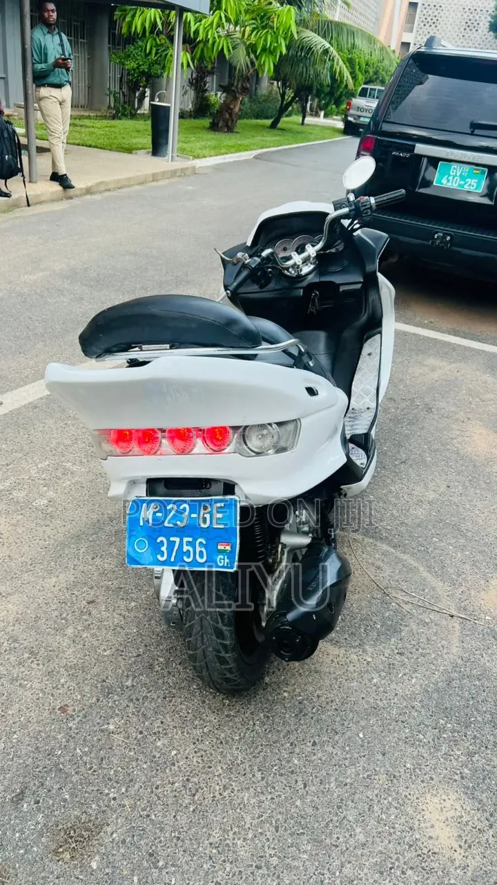 Yamaha Majesty 2020 White