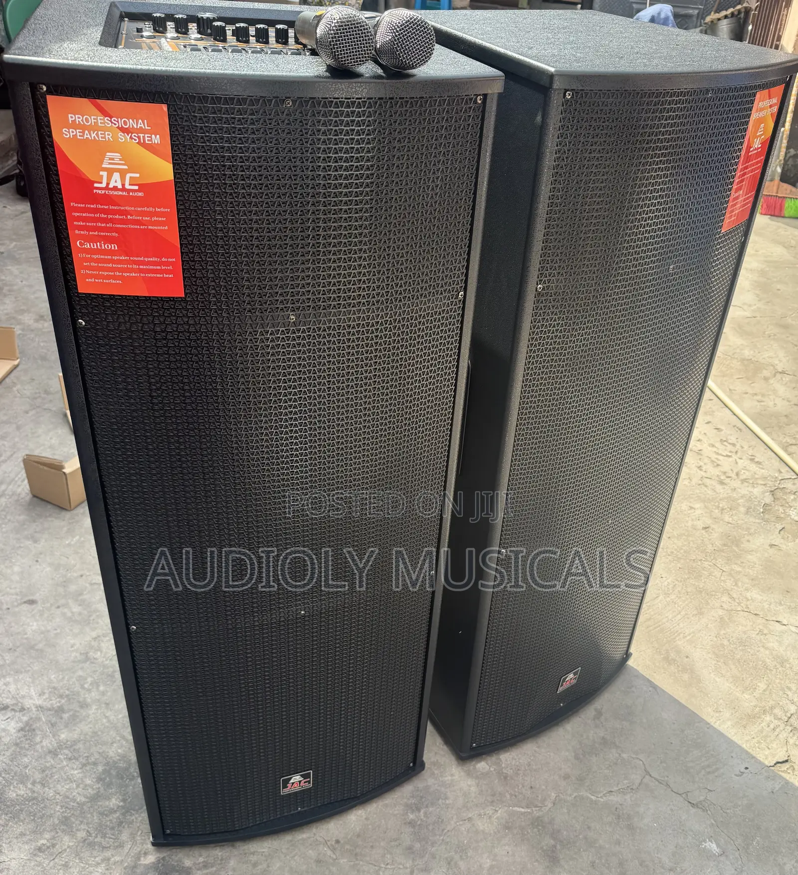 Active Full Range Speaker Pair With Two Microphones and Cables
