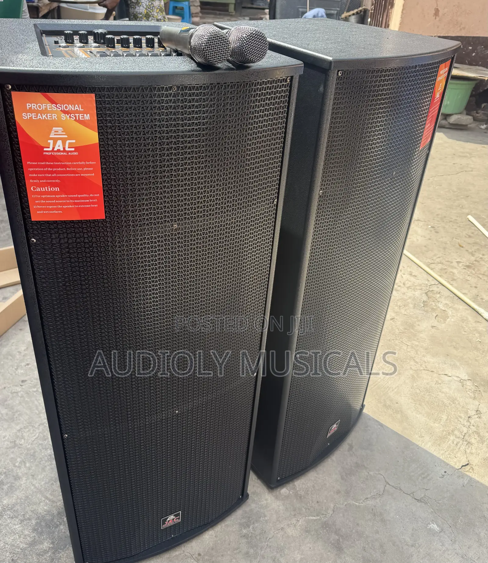 Active Full Range Speaker Pair With Two Microphones and Cables