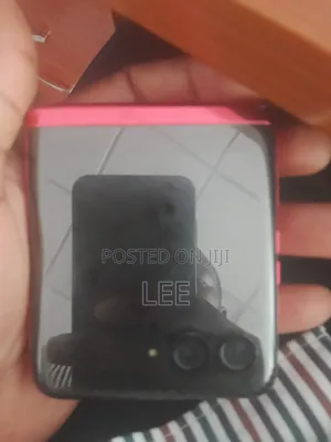Motorola Razr (2023) 256 GB Pink