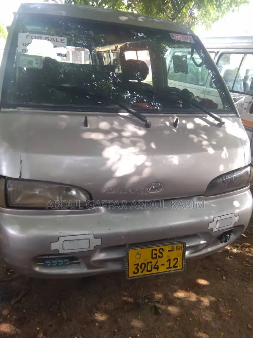 Hyundai H-100 2000 Silver