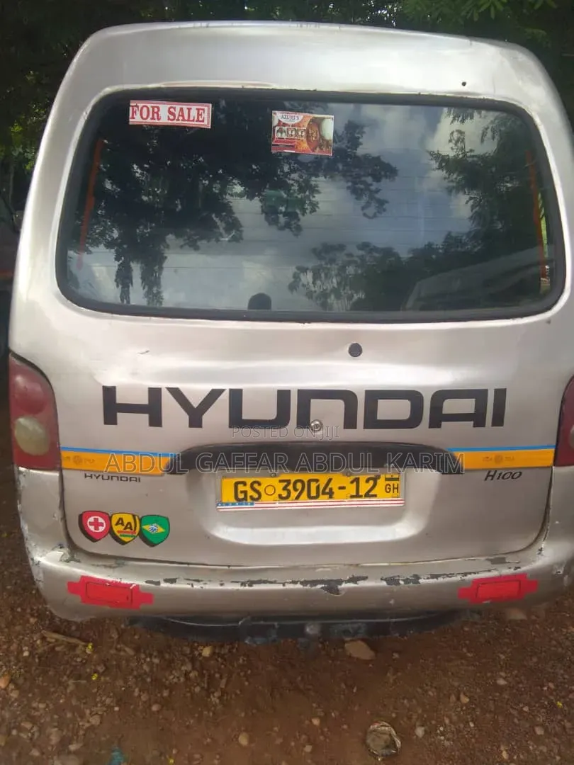 Hyundai H-100 2000 Silver