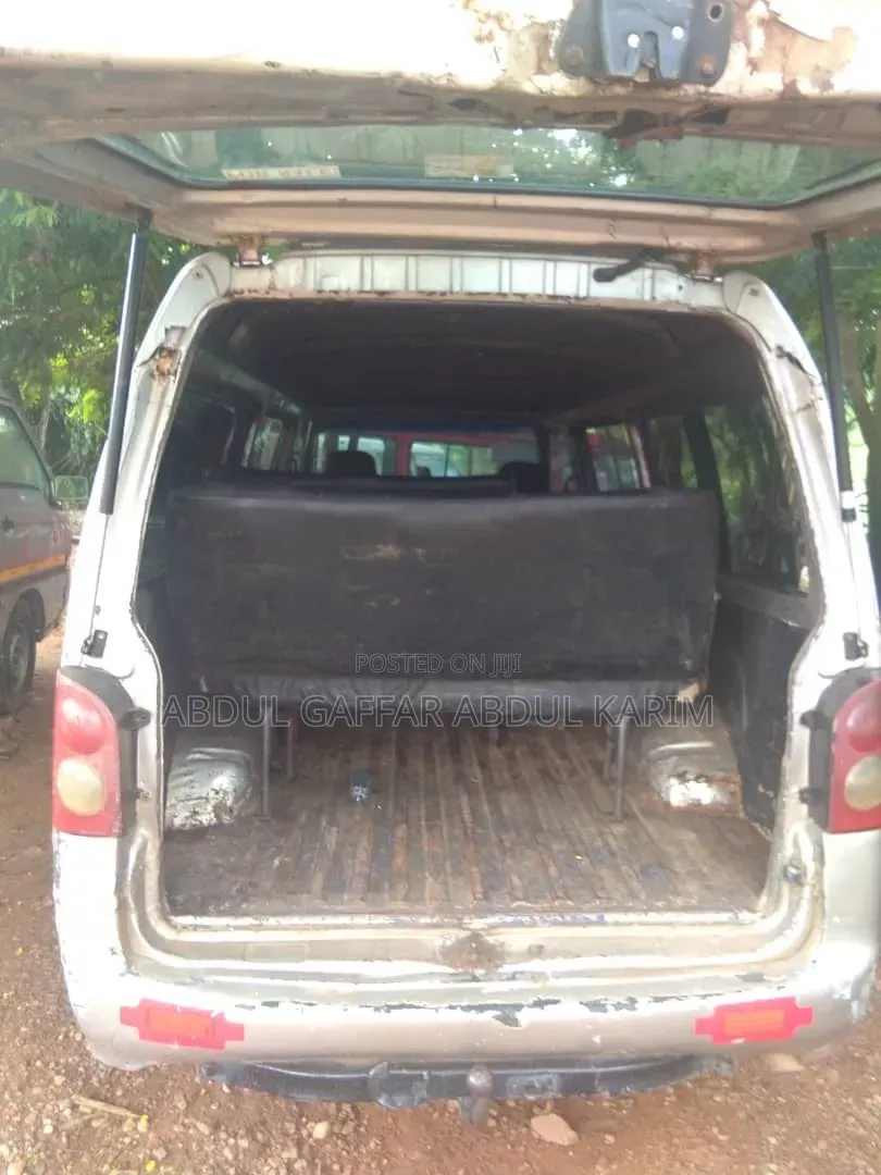 Hyundai H-100 2000 Silver