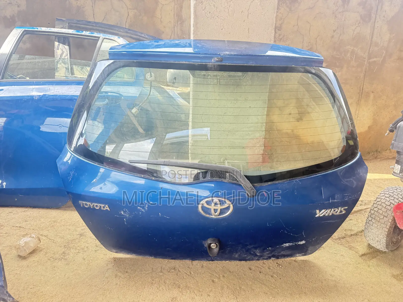 2008-2010 Toyota Yaris Hatchback/Lift-Back Back Booth