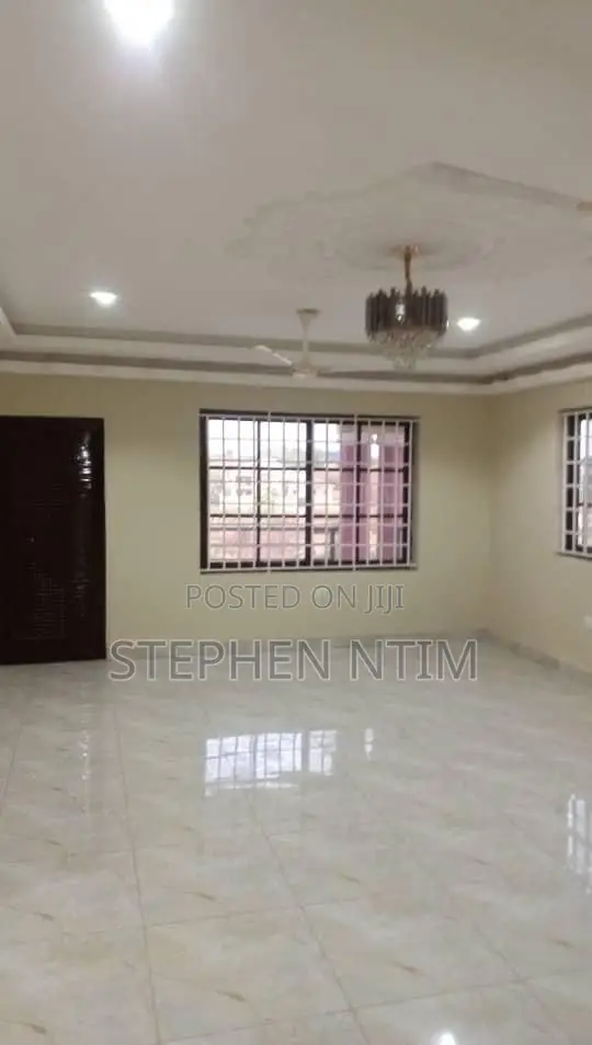 20bdrm Apartment in Atwima Kwanwoma for sale