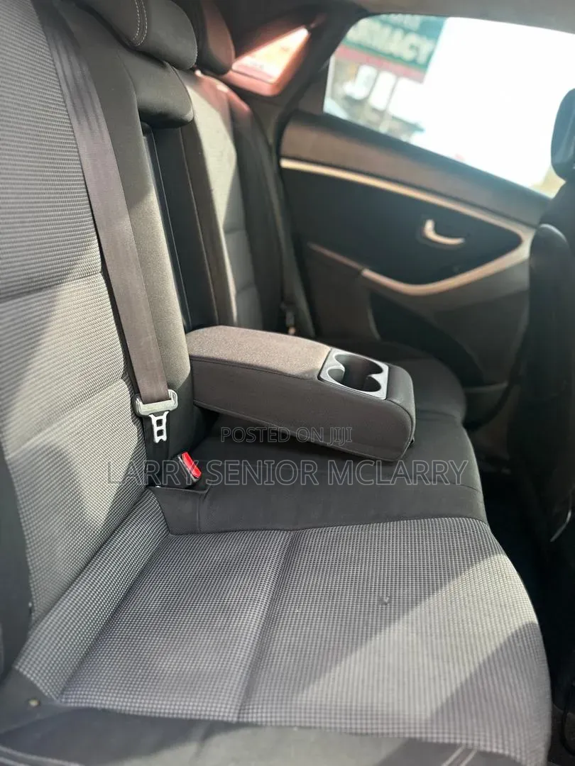 Hyundai Elantra SE 4dr Sedan (1.8L 4cyl 6A) 2014 Blue