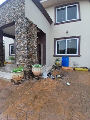 4bdrm House in Community 25, Tema Metropolitan for rent