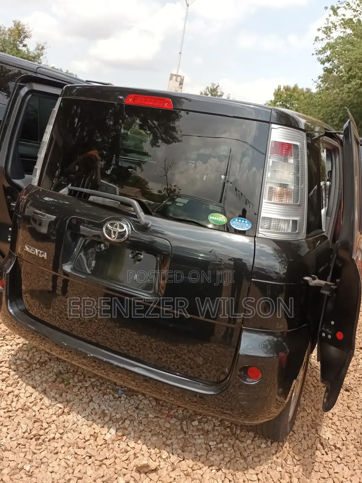 Toyota Sienta 2013 Brown