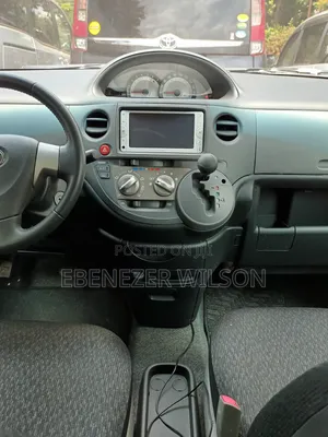 Toyota Sienta 2013 Brown
