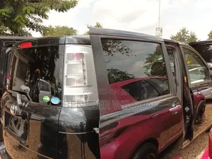 Toyota Sienta 2013 Brown