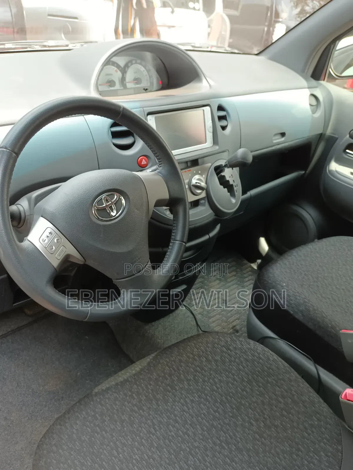 Toyota Sienta 2013 Brown