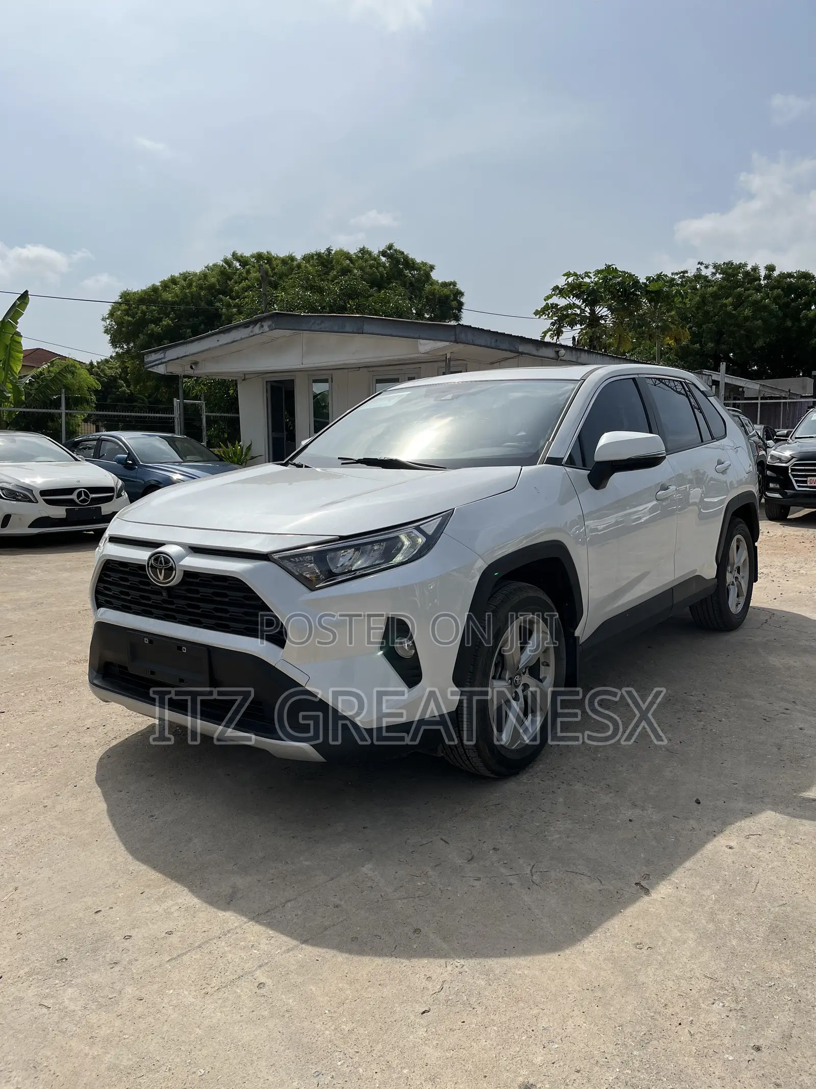 Toyota RAV4 Limited 2021 White