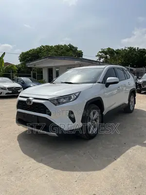 Toyota RAV4 Limited 2021 White