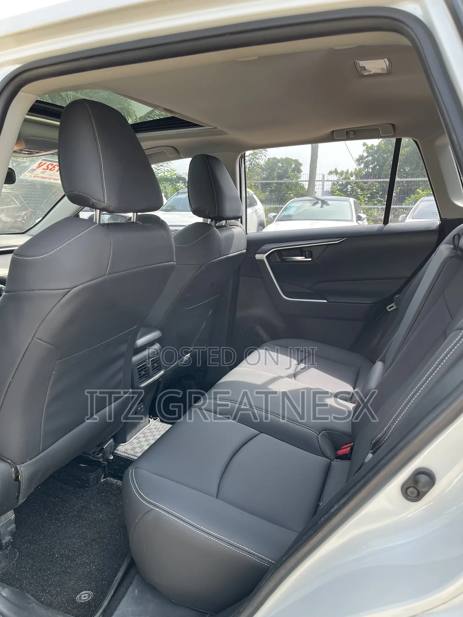 Toyota RAV4 Limited 2021 White