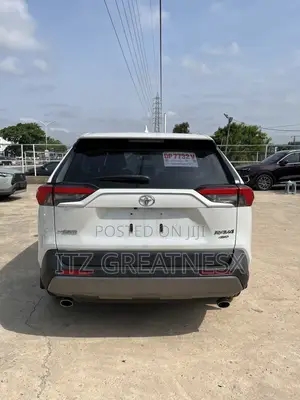 Toyota RAV4 Limited 2021 White