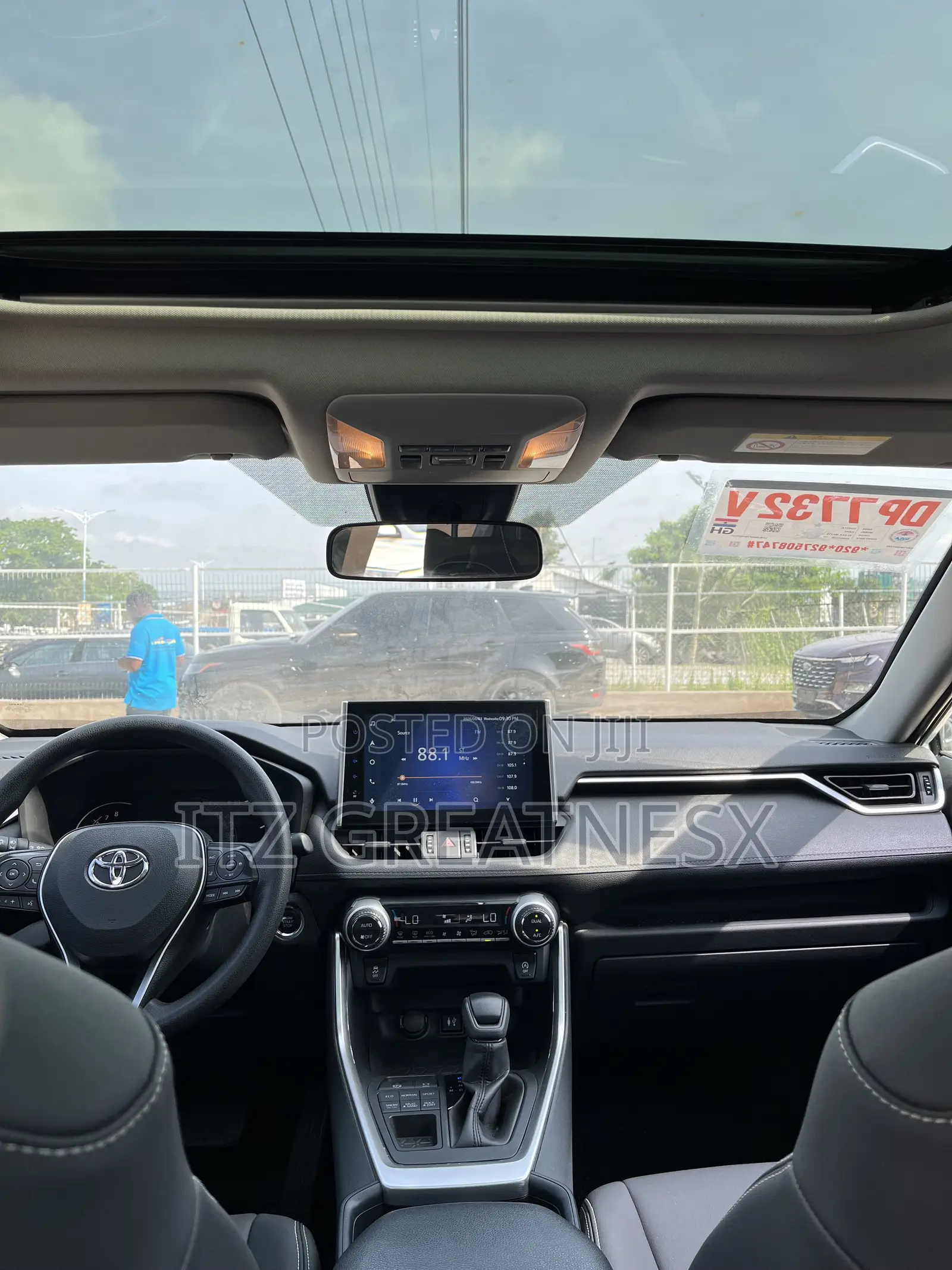 Toyota RAV4 Limited 2021 White