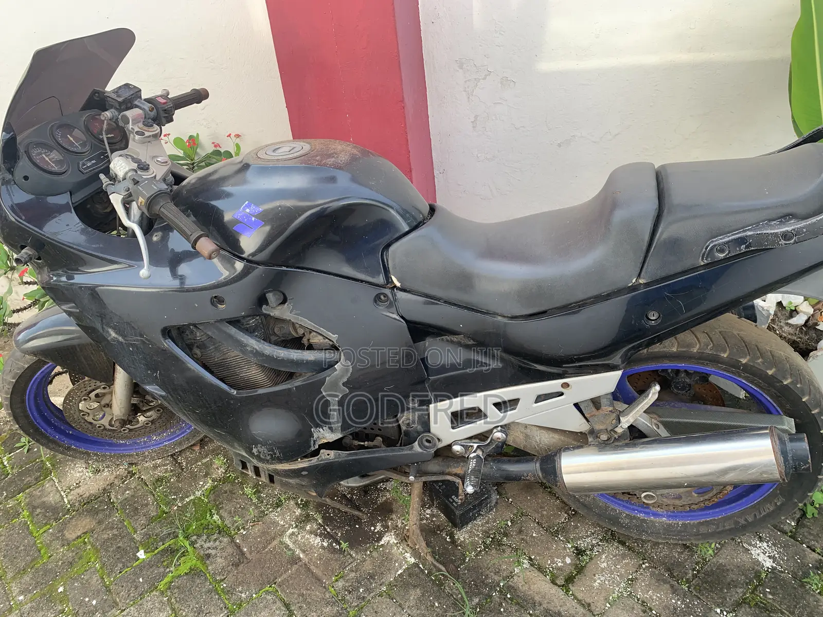 Suzuki 2000 Black