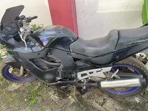 Suzuki 2000 Black