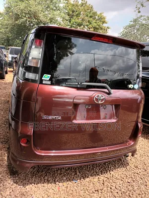 Toyota Sienta 1.5 AWD 2012 Brown