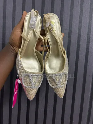 Gold Close Toes Heel