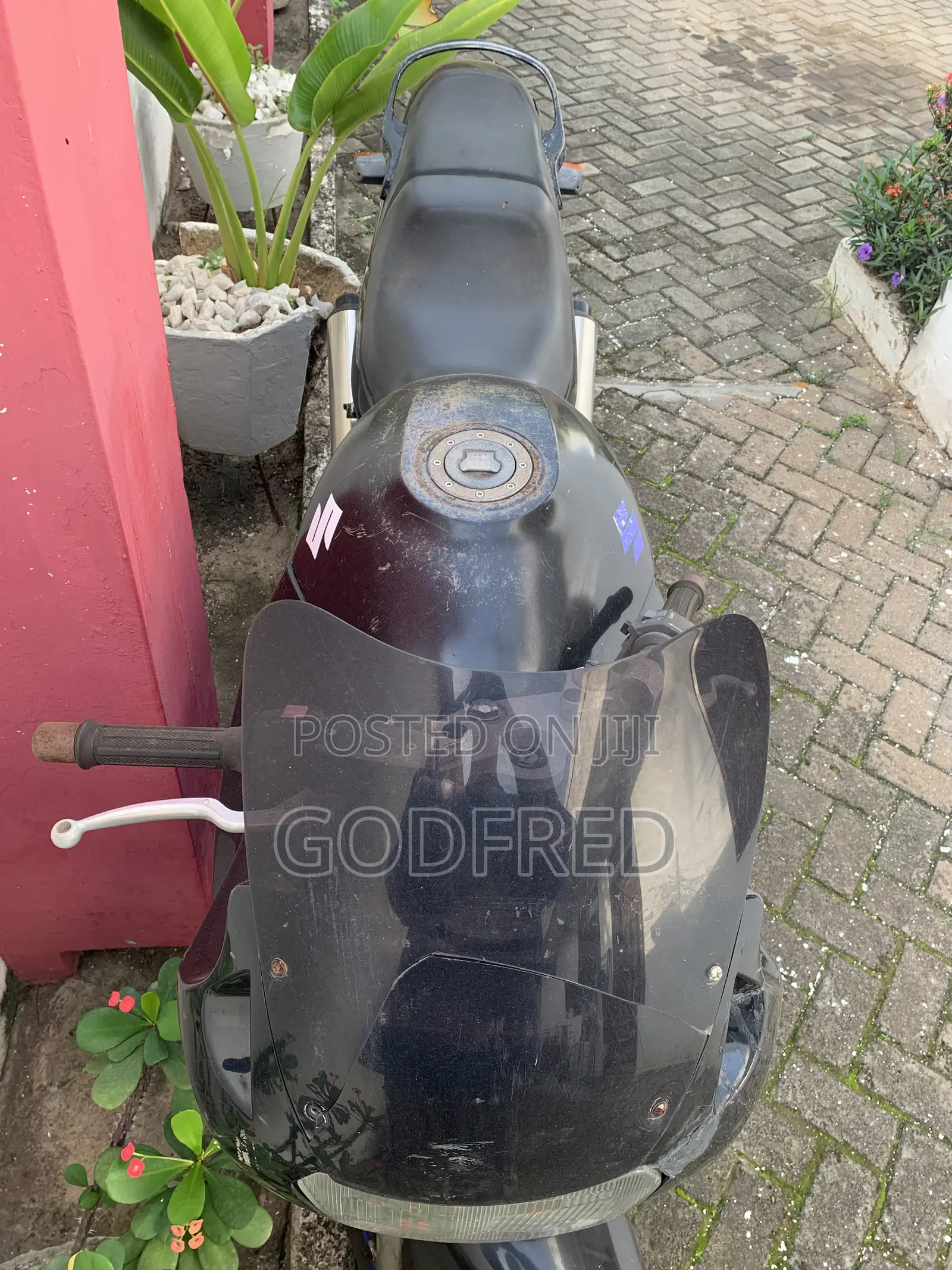 Suzuki 2000 Black