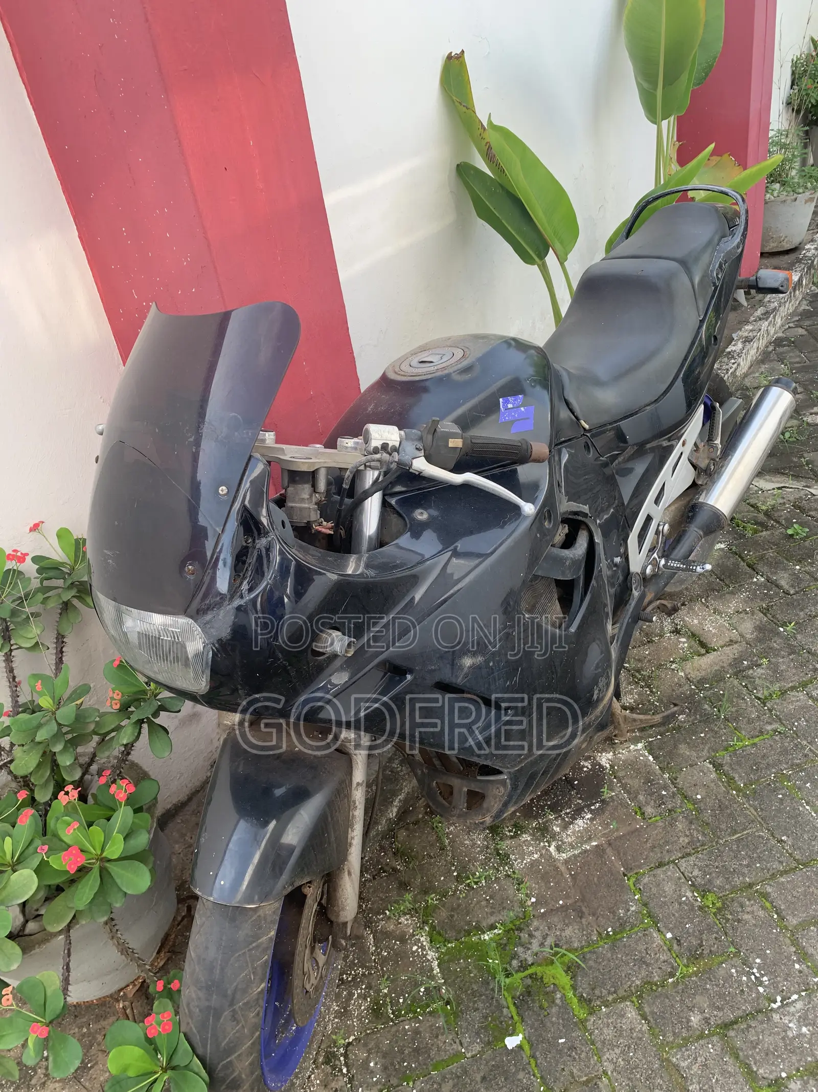 Suzuki 2000 Black
