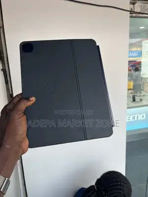 iPad M4 Magic Keyboard