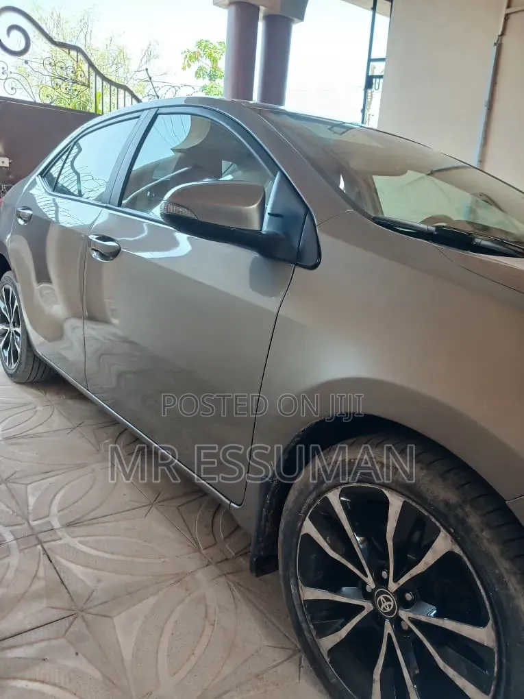 Toyota Corolla 2017 Gray