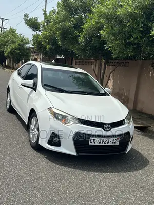 Toyota Corolla XSE 4dr Sedan (1.8L 4cyl CVT) 2017 White