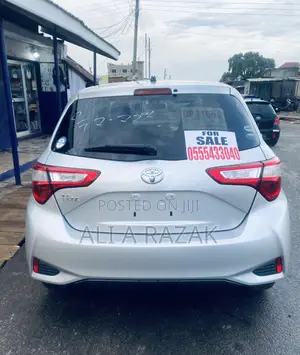 Toyota Vitz 1.0 FWD 5dr 2017 Silver
