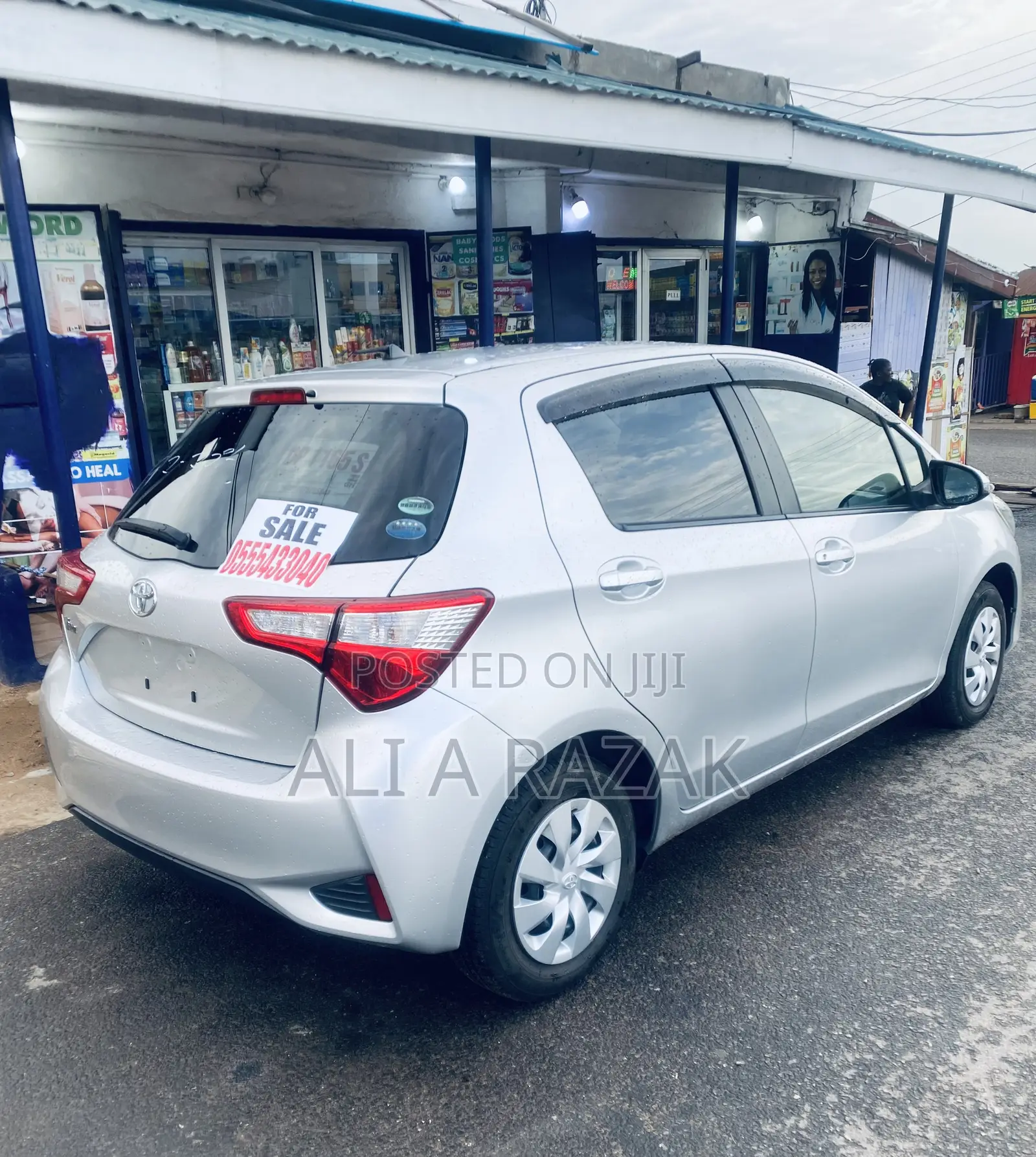 Toyota Vitz 1.0 FWD 5dr 2017 Silver