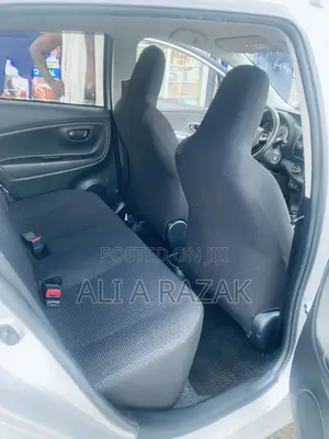 Toyota Vitz 1.0 FWD 5dr 2017 Silver