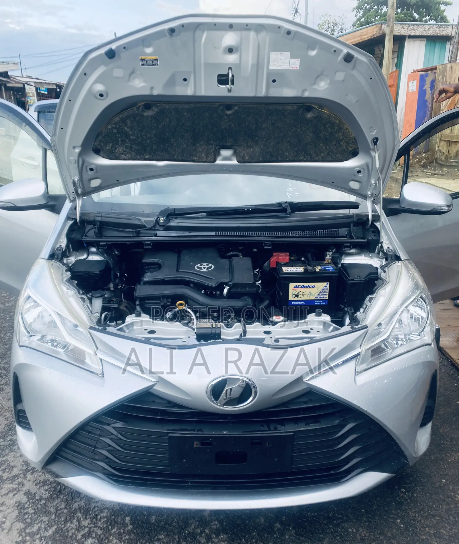 Toyota Vitz 1.0 FWD 5dr 2017 Silver