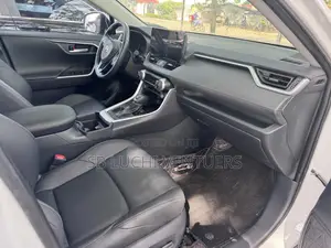 Toyota RAV4 2025 White