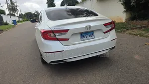 Honda Accord EX (1.5L 4cyl Turbo CVT) 2019 White