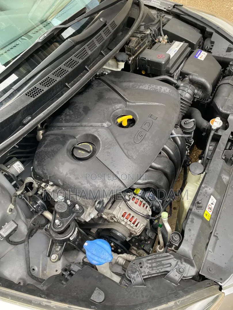 Hyundai Elantra Limited Sedan FWD (1.8L 4cyl 6A) 2016 Gray
