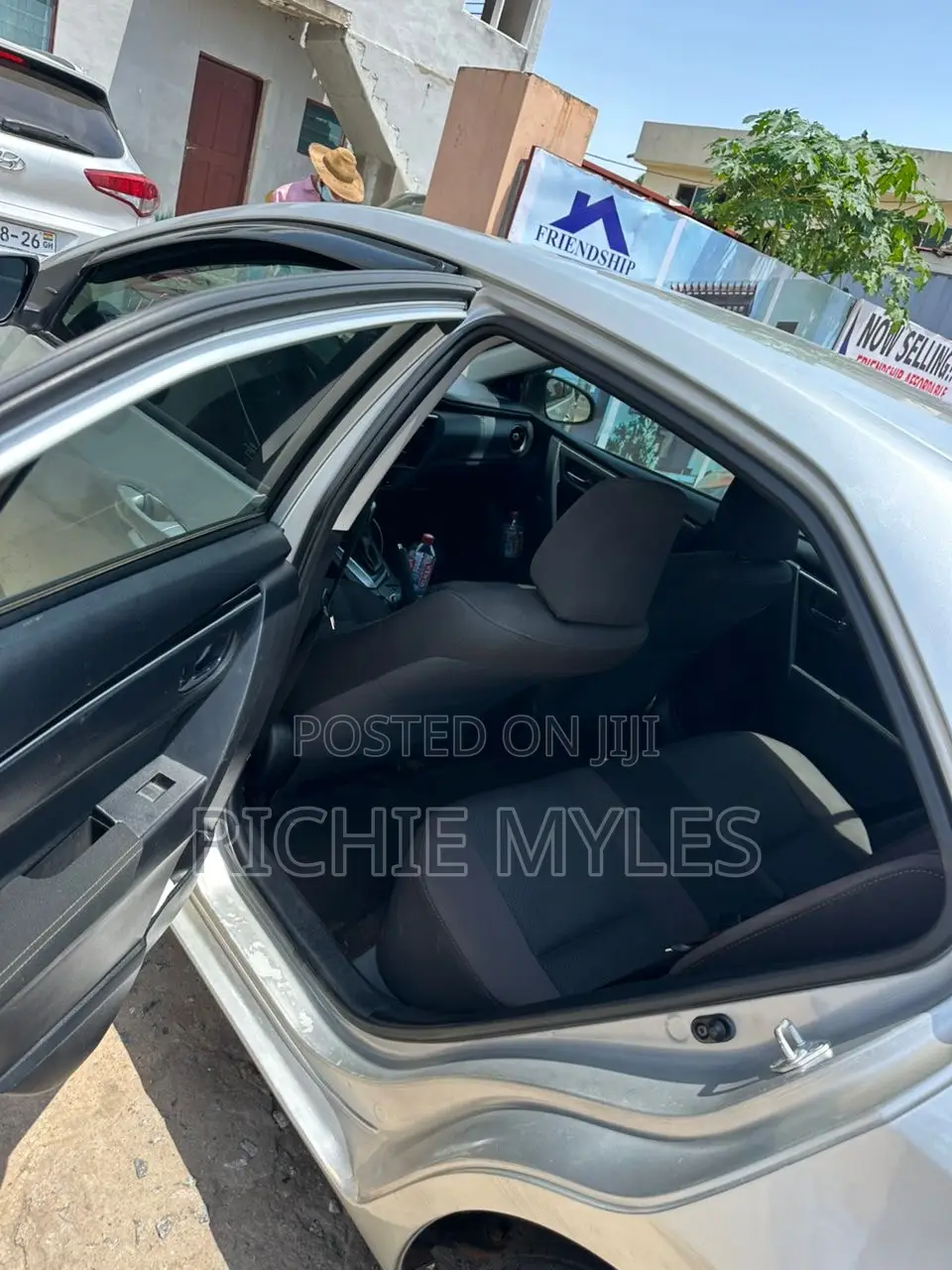Toyota Corolla LE 4dr Sedan (1.8L 4cyl CVT) 2017 Gray