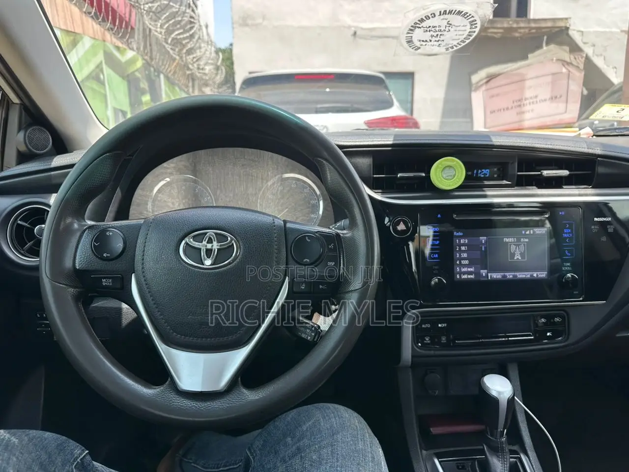 Toyota Corolla LE 4dr Sedan (1.8L 4cyl CVT) 2017 Gray